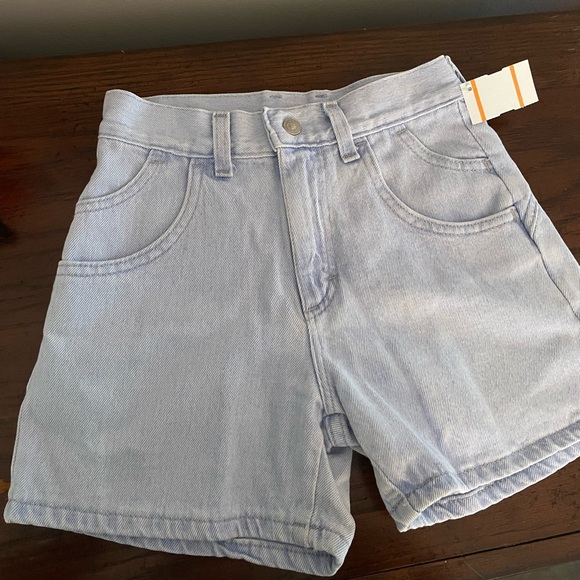 Cute vintage shorts!! Small size tho - Picture 2 of 2